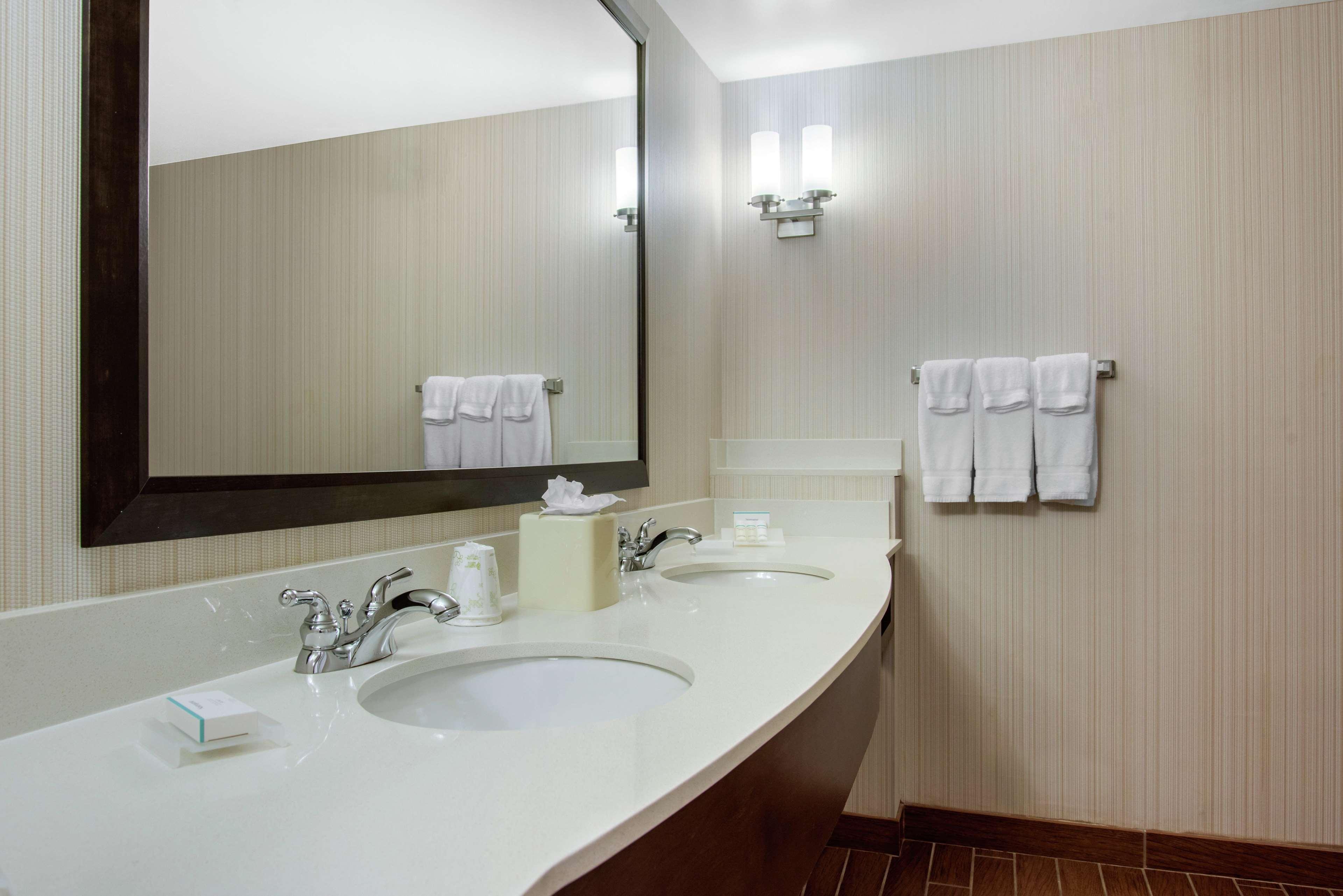 Hilton Garden Inn Portland Airport מראה חיצוני תמונה