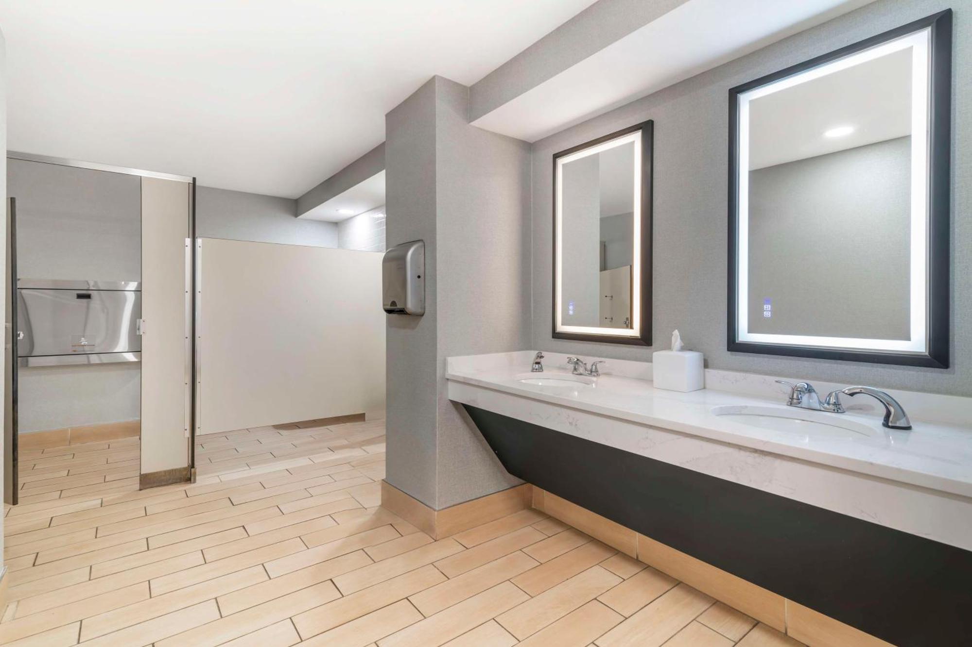 Hilton Garden Inn Portland Airport מראה חיצוני תמונה
